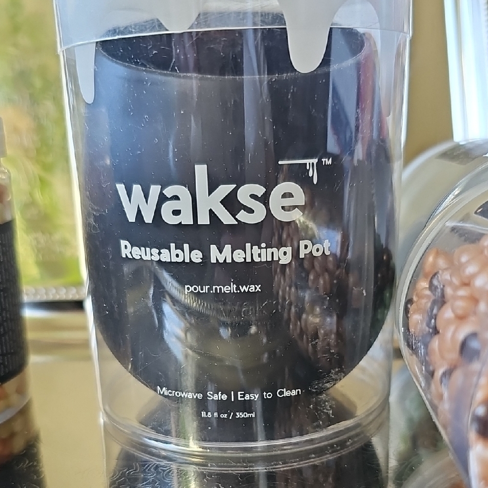 Wakse Black Reusable Microwaveable Melting Pot & 3 Scented Jars Of Hard Wax Bead - Picture 2 of 9